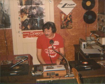 ONZE MAN VAN DE OLDIES EN DUIVEL DOET AL HARRIE RUIS